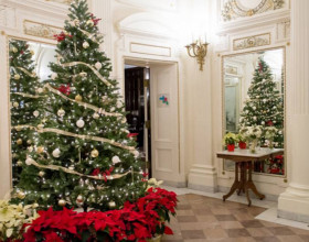 holiday-decor-foyer-copy_2000x1125